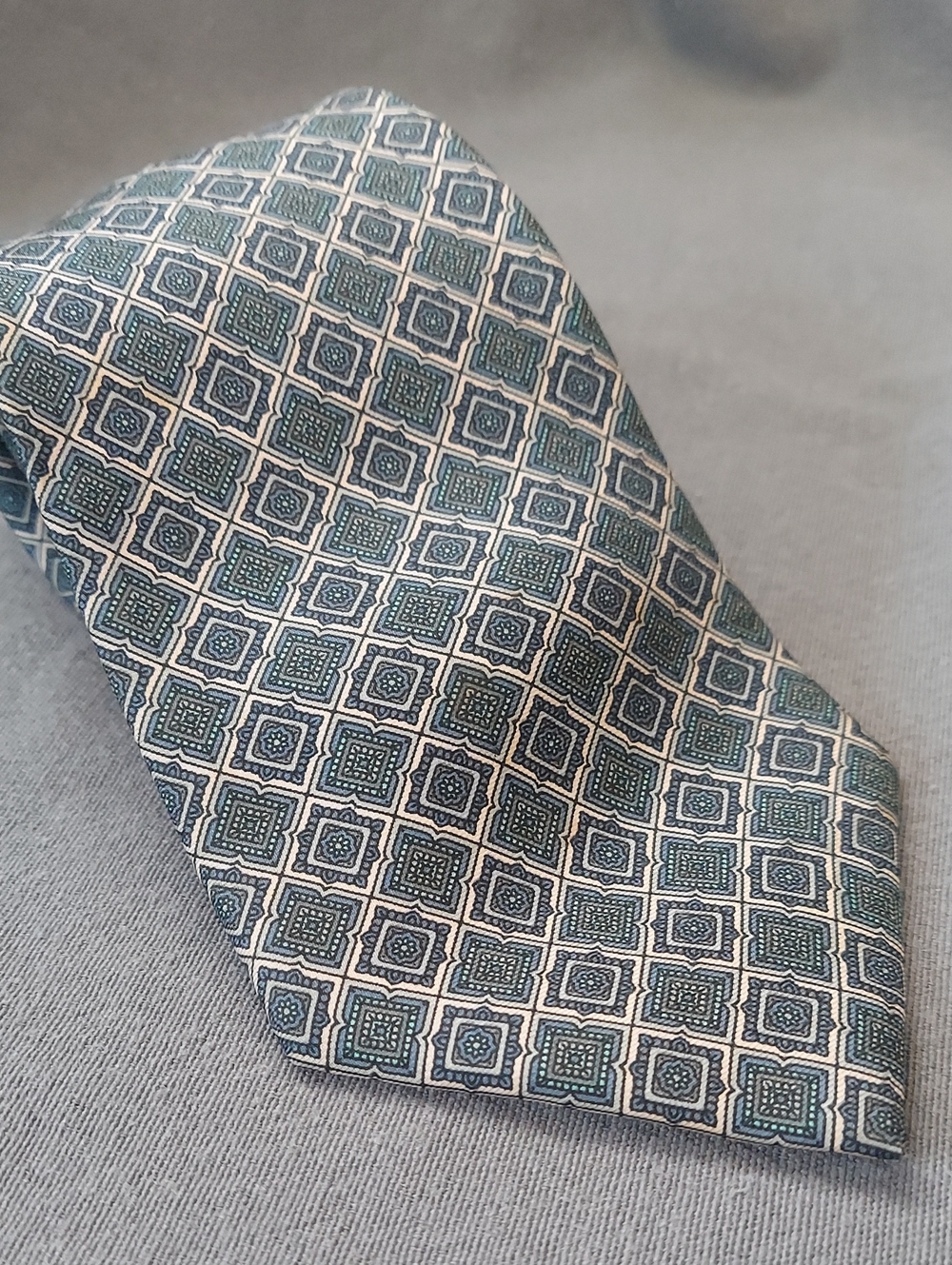 Halston Men's Geometric Pattern Tie in Teal 54" 100% Italian silk
